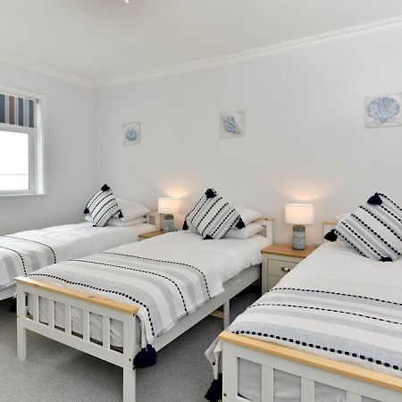 Pass The Keys Newly Refurbished Modern Bungalow - Pets Welcome Villa Swansea Exterior photo